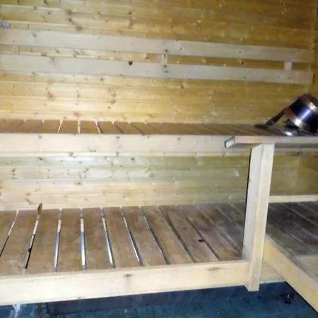 Hirsimoekki Tuurin Kylaekaupan Laehellae