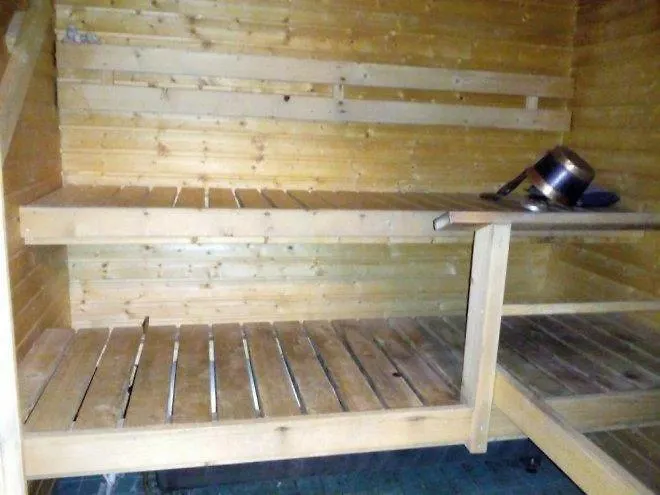 Hirsimoekki Tuurin Kylaekaupan Laehellae